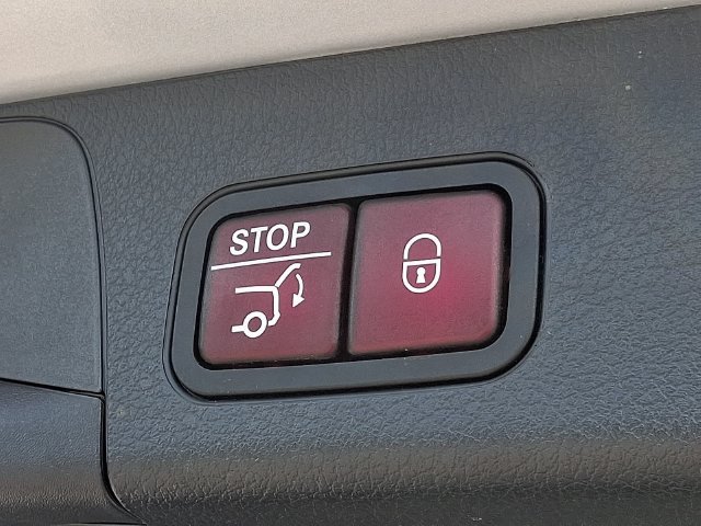Used 2021 Mercedes-Benz GLB 250 4MATIC image 33