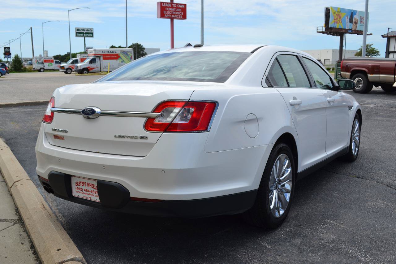Used 2010 Ford Taurus Limited AWD/4WD image 10