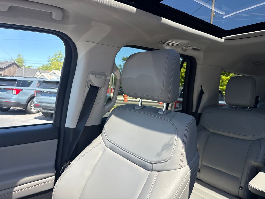 Used 2025 Ford Expedition Active AWD/4WD image 49