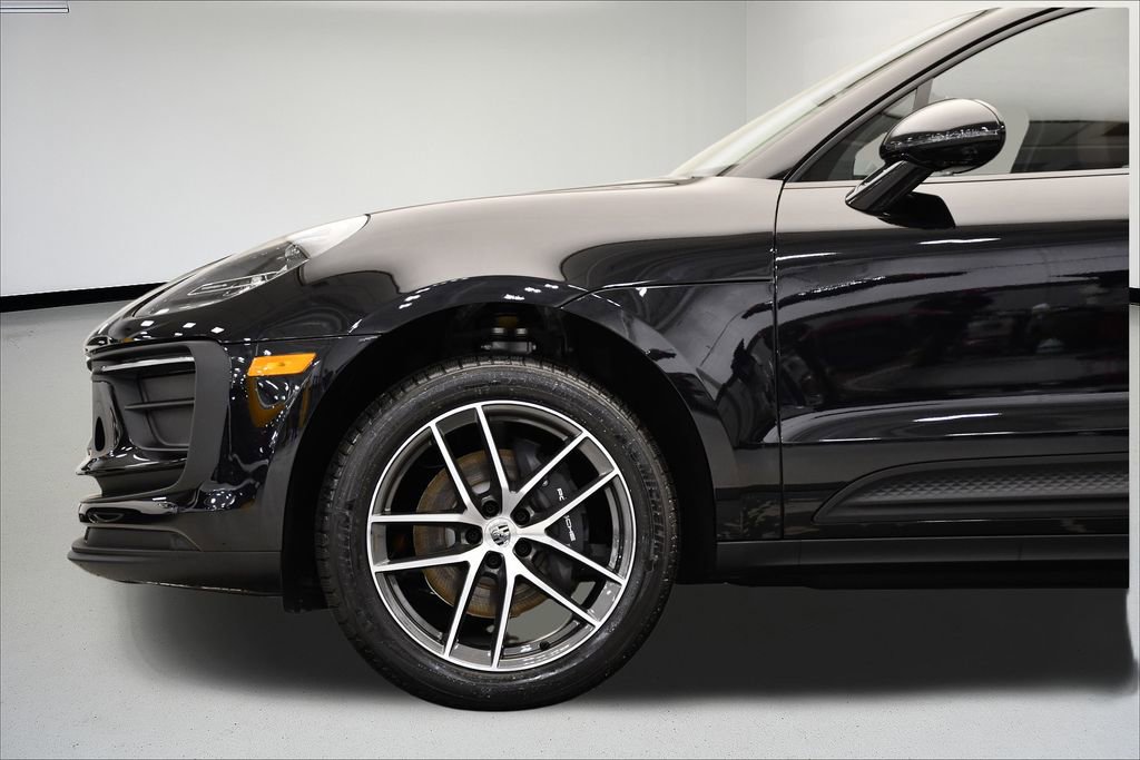 Used 2025 Porsche Macan image 13