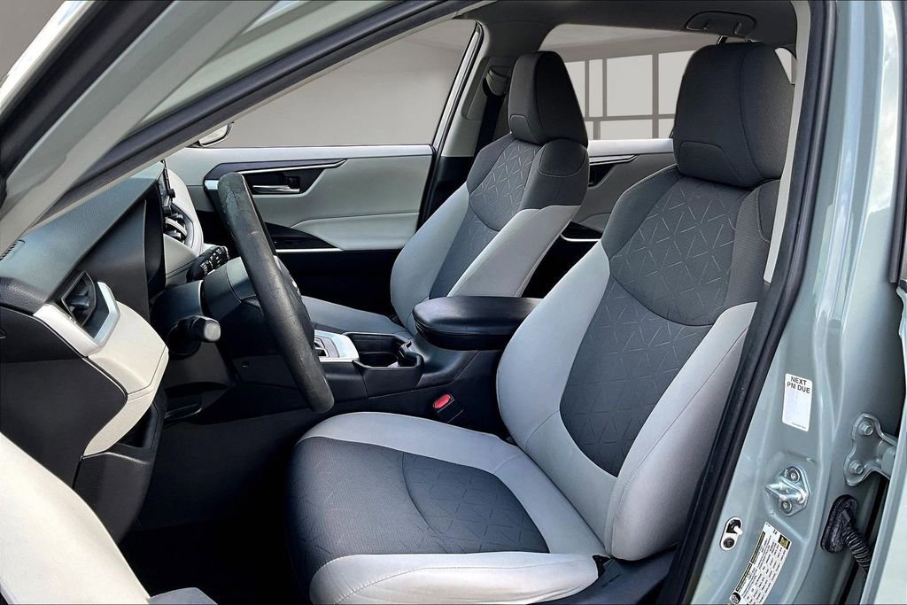 Used 2021 Toyota RAV4 XLE image 21