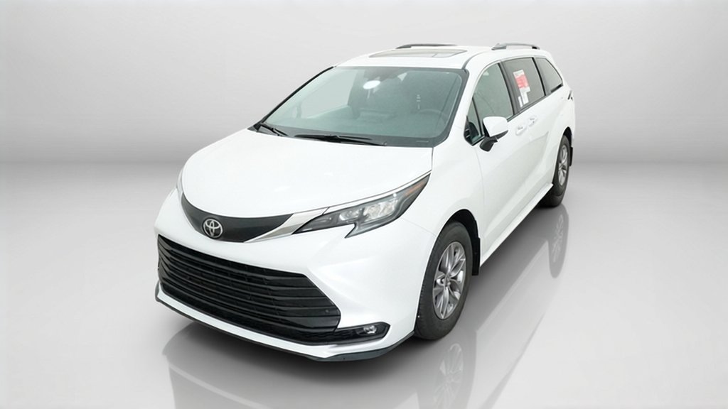 New 2026 Toyota Sienna XLE FWD image 3