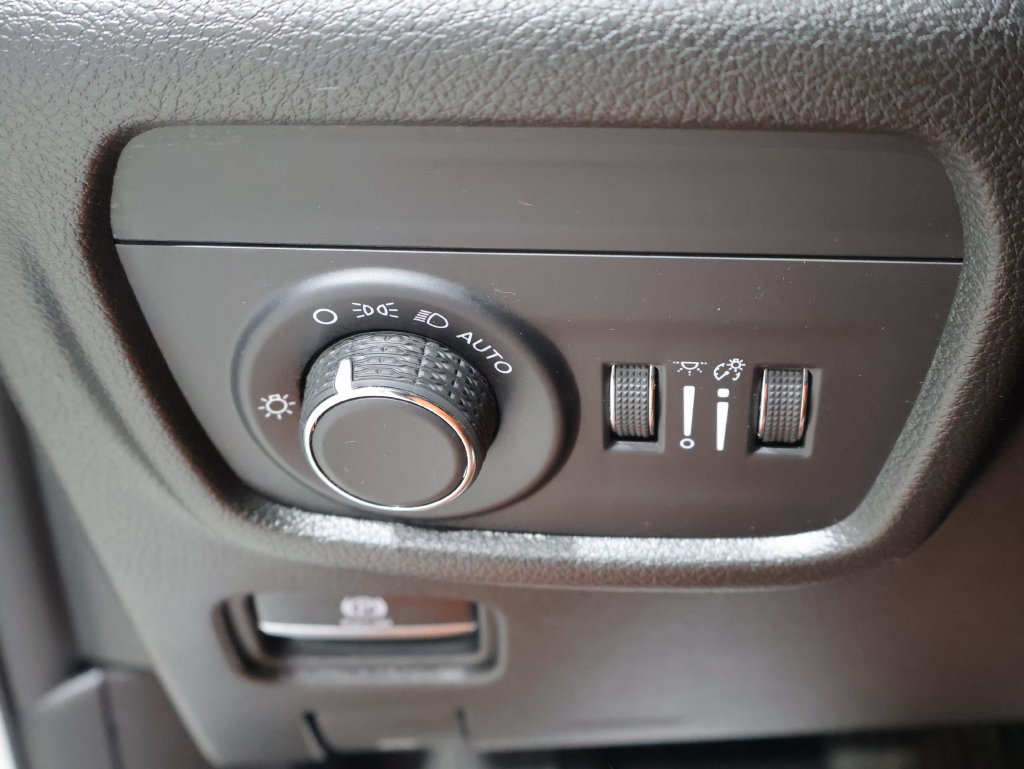 Certified 2023 Jeep Grand Cherokee Laredo AWD/4WD image 31