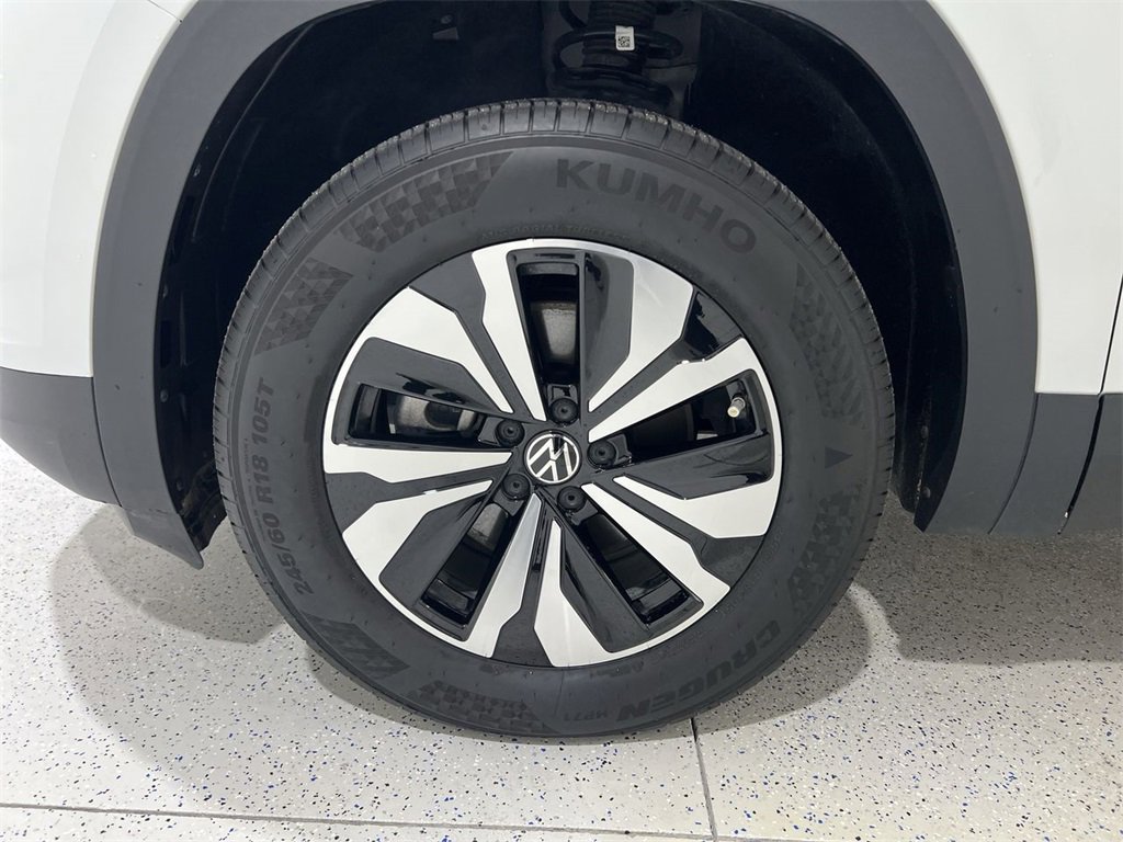 Used 2025 Volkswagen Atlas Cross Sport SE image 30
