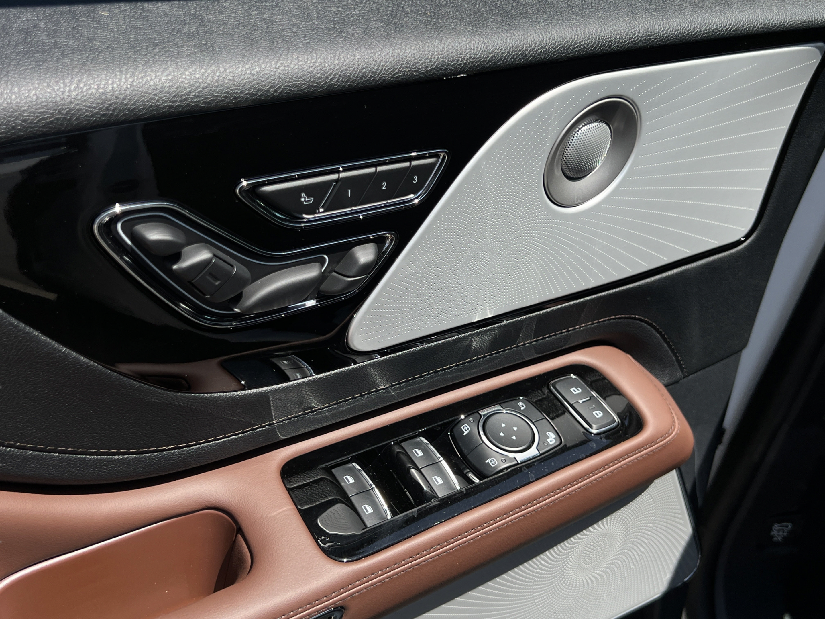 New 2026 Lincoln Aviator Reserve w/ Luxury Package RWD image 21