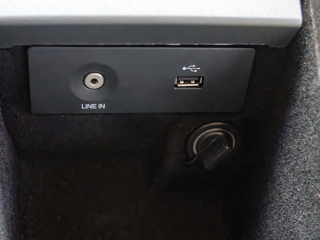 Used 2017 Ford Taurus SE FWD image 22