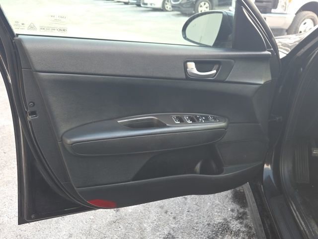 Used 2019 Kia Optima S image 17