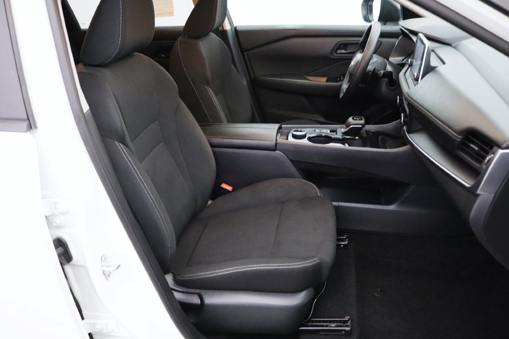 Used 2025 Nissan Rogue S AWD/4WD image 17