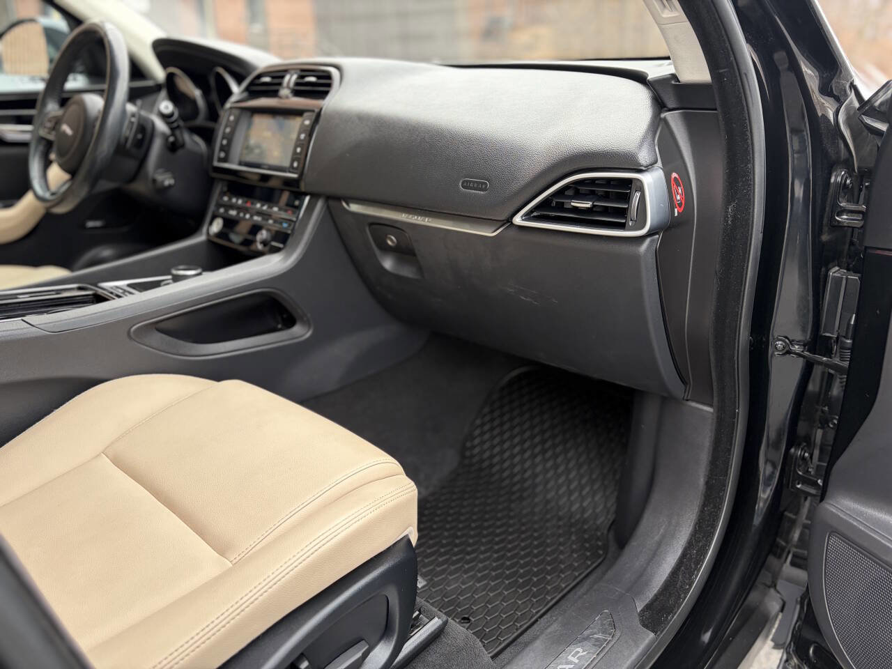 Used 2018 Jaguar F-PACE Premium image 10