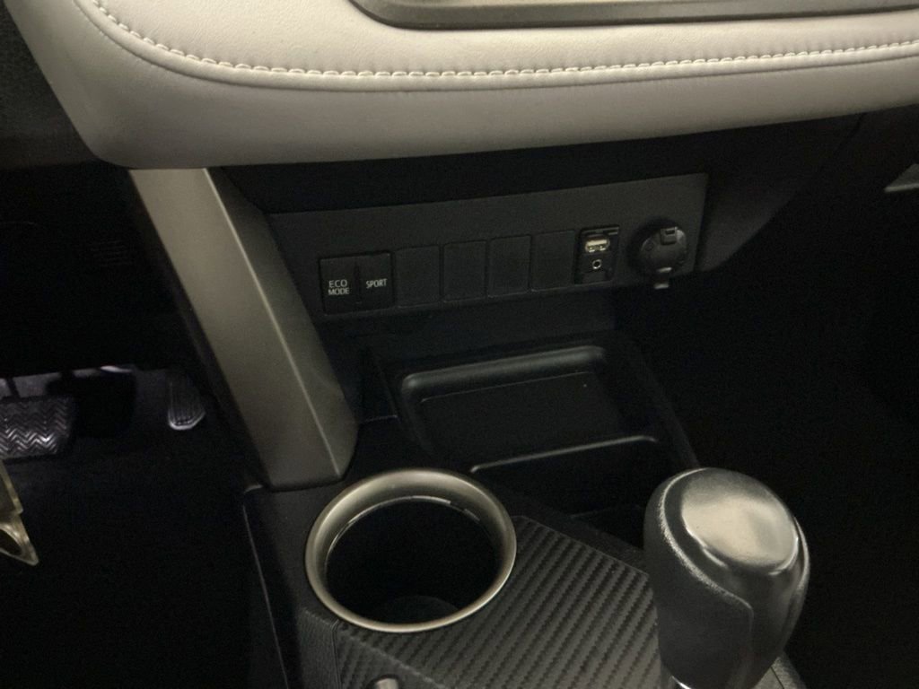 Used 2015 Toyota RAV4 XLE FWD image 12