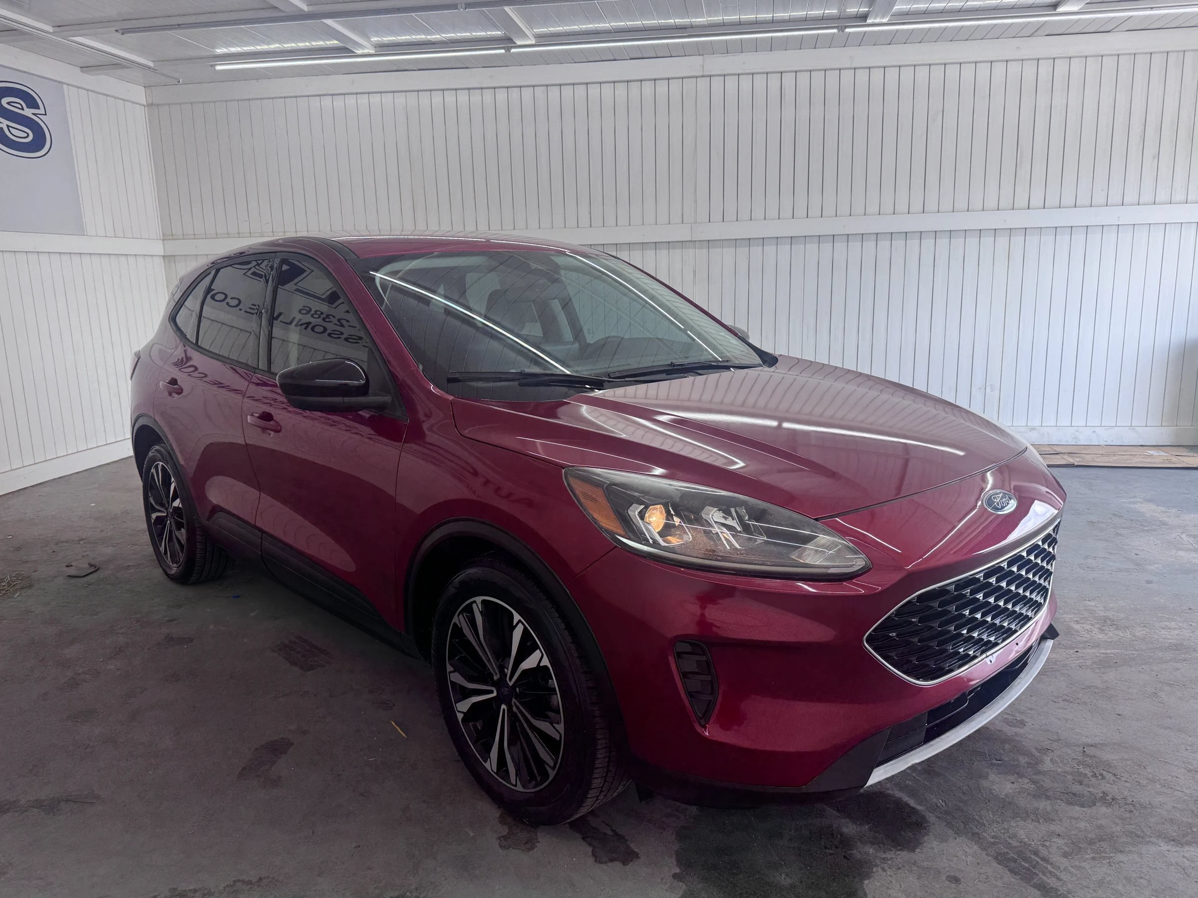 Used 2022 Ford Escape SE w/ SE Sport Appearance Package FWD image 3