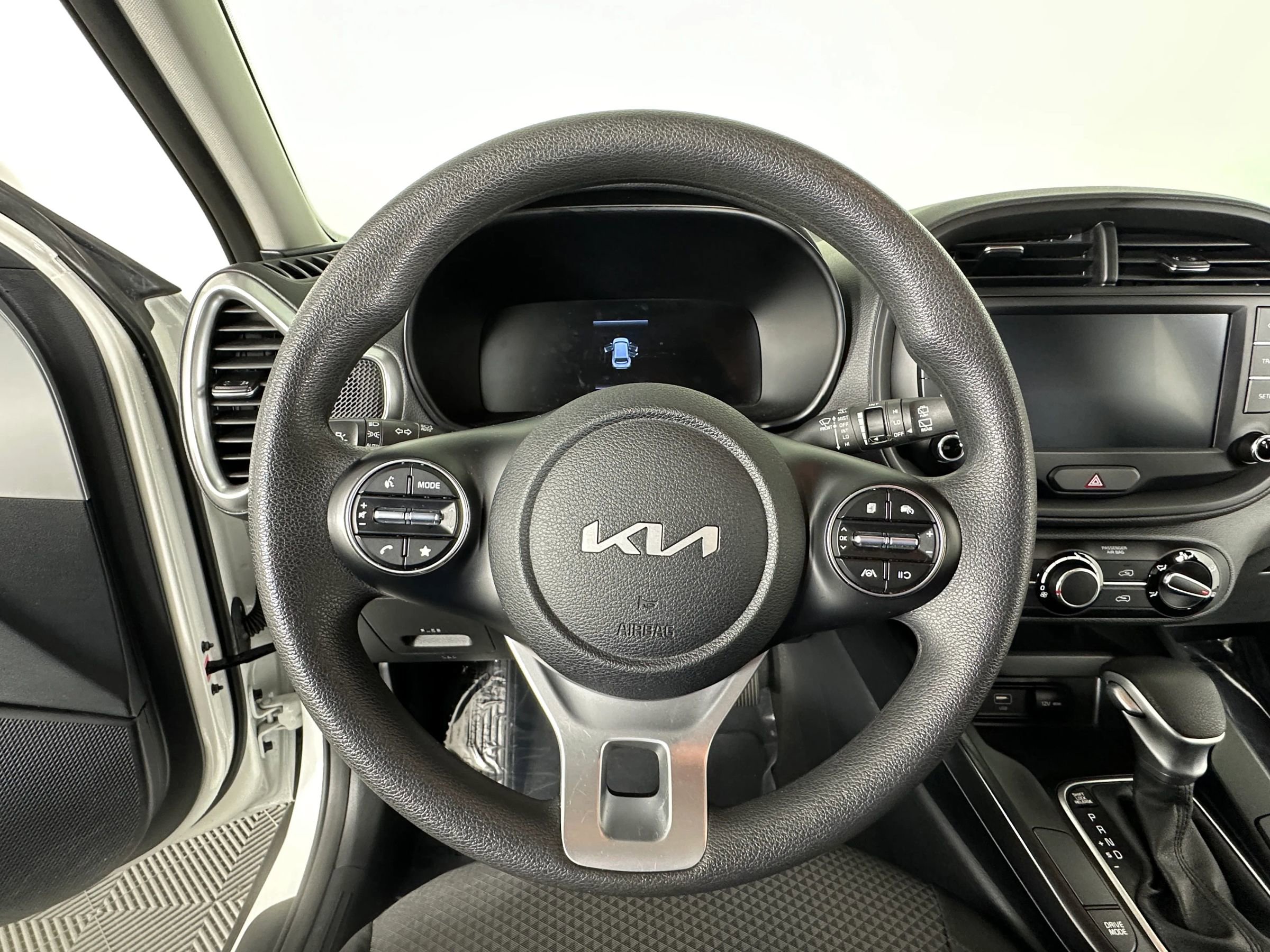 Used 2023 Kia Soul LX w/ LX Technology Package image 32