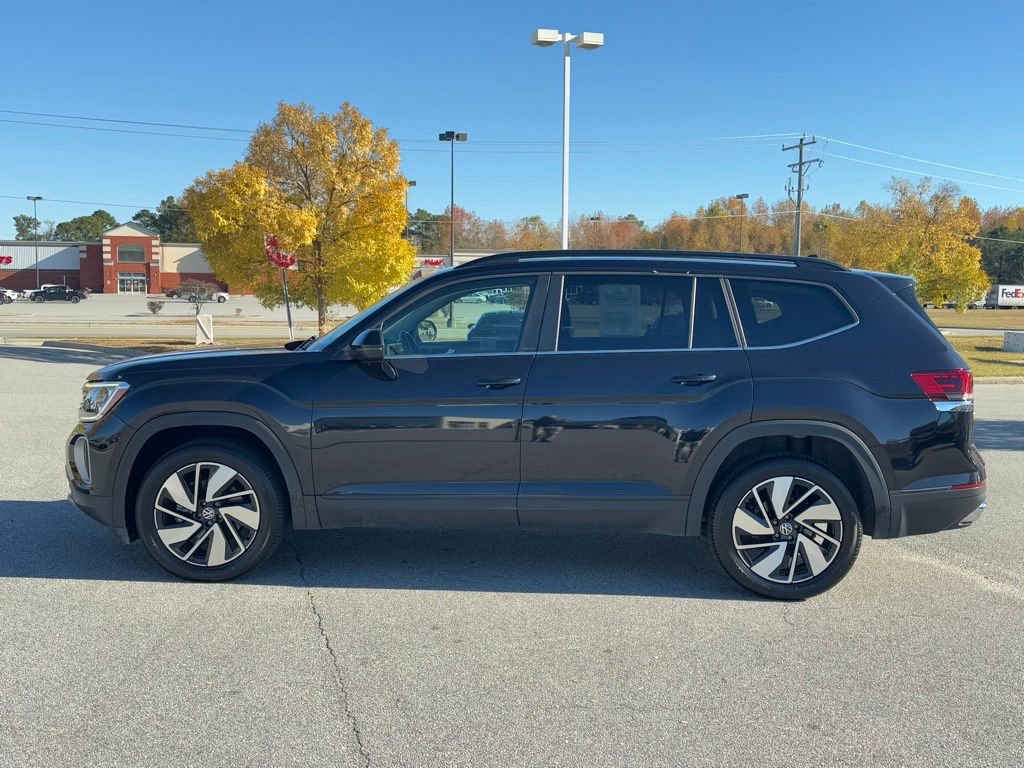 Used 2024 Volkswagen Atlas SE image 3