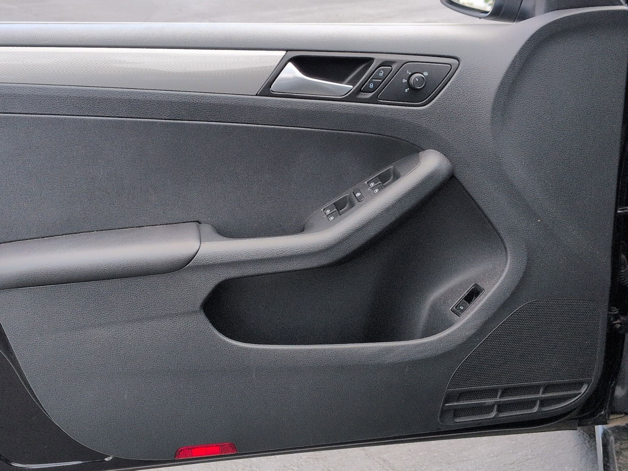 Used 2017 Volkswagen Jetta S image 14