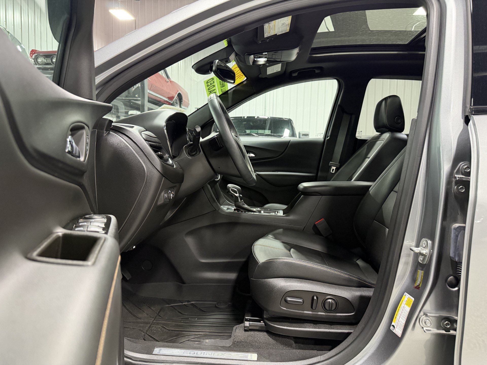 Used 2023 Chevrolet Equinox Premier AWD/4WD image 11