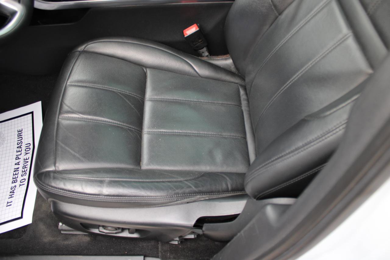 Used 2020 Land Rover Range Rover Evoque SE image 21