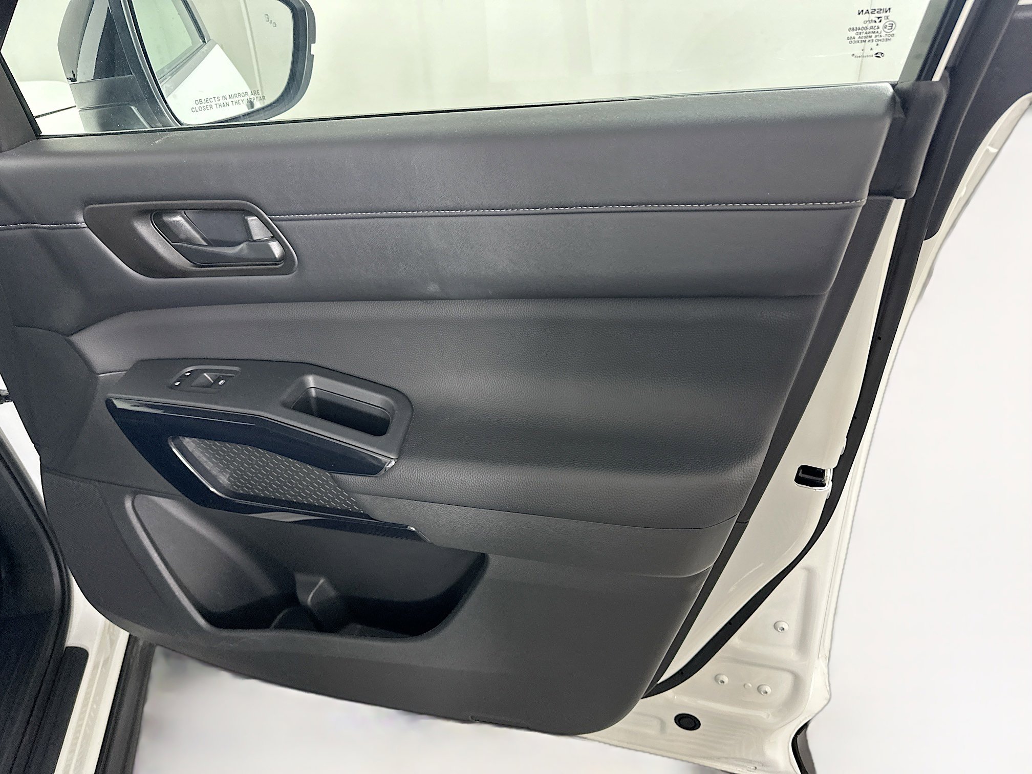 Used 2025 Nissan Pathfinder S image 32