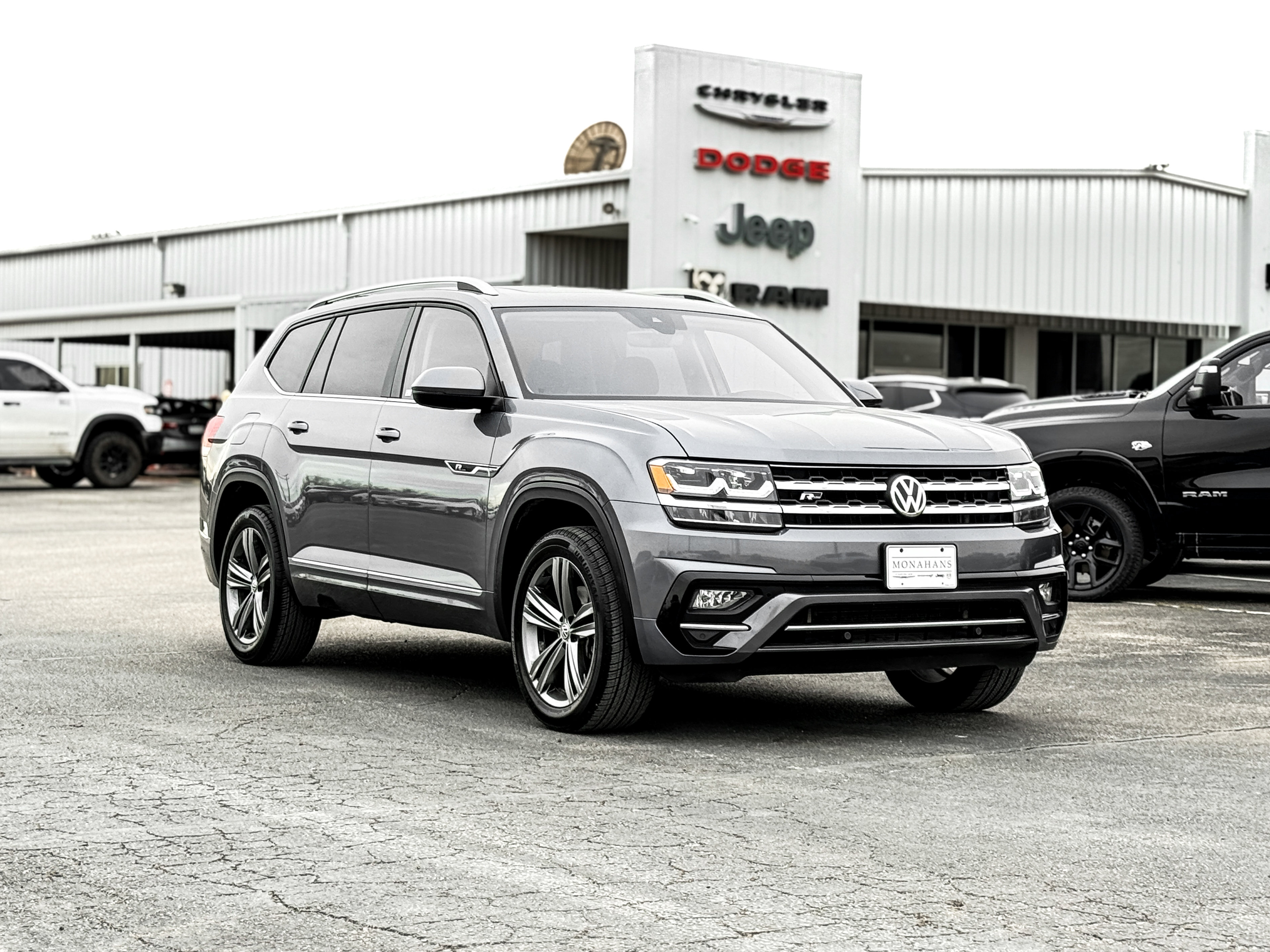 Used 2019 Volkswagen Atlas SEL R-Line image 3