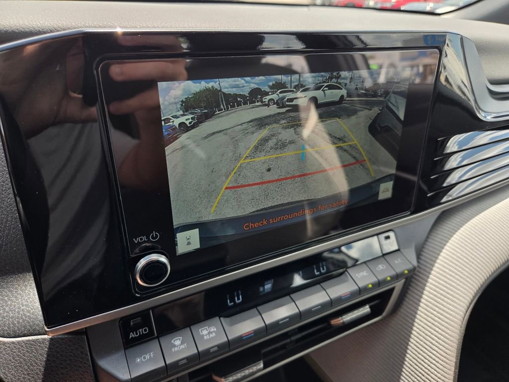 Used 2025 Toyota Camry SE FWD image 34