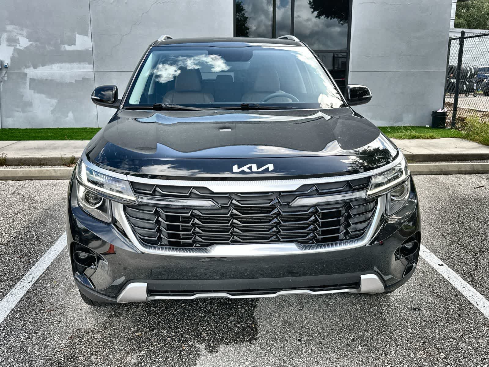 Used 2024 Kia Seltos EX FWD image 12