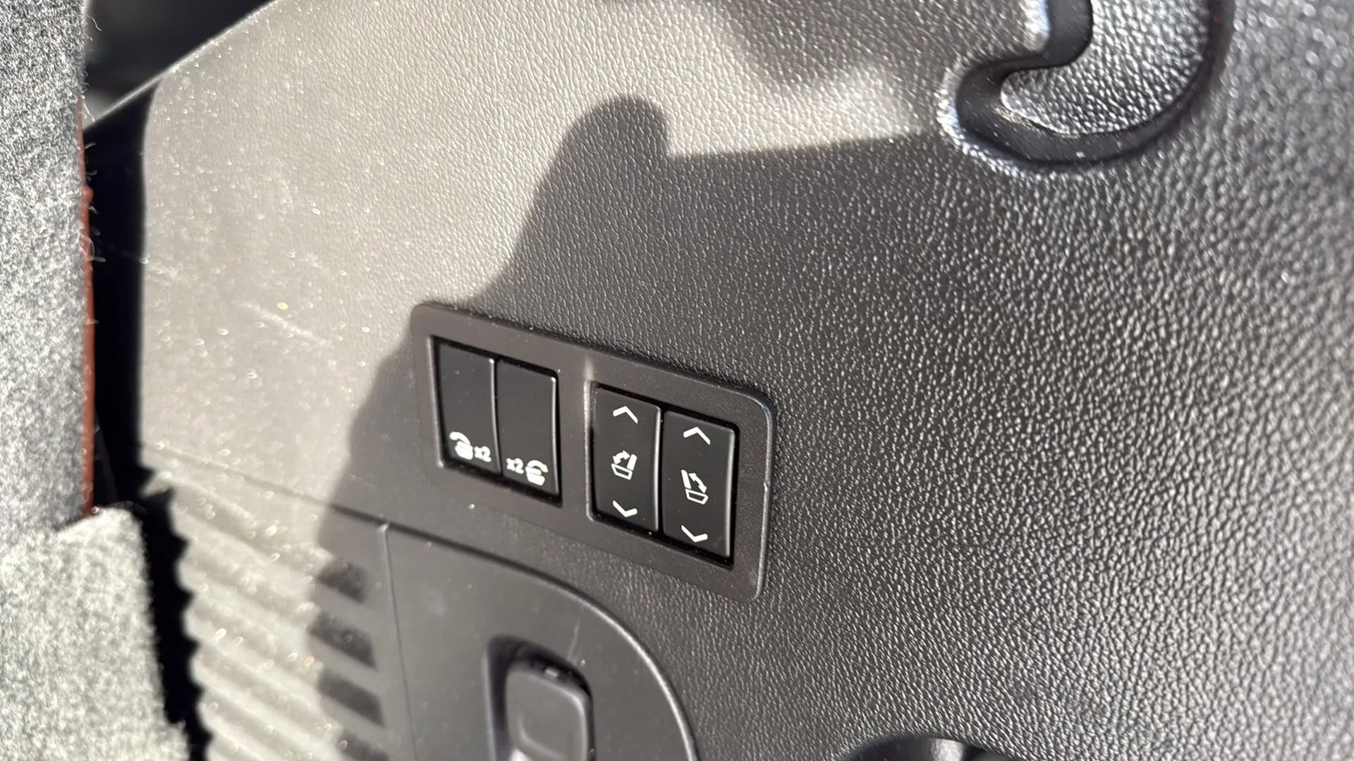 Used 2020 Cadillac Escalade Premium Luxury image 12