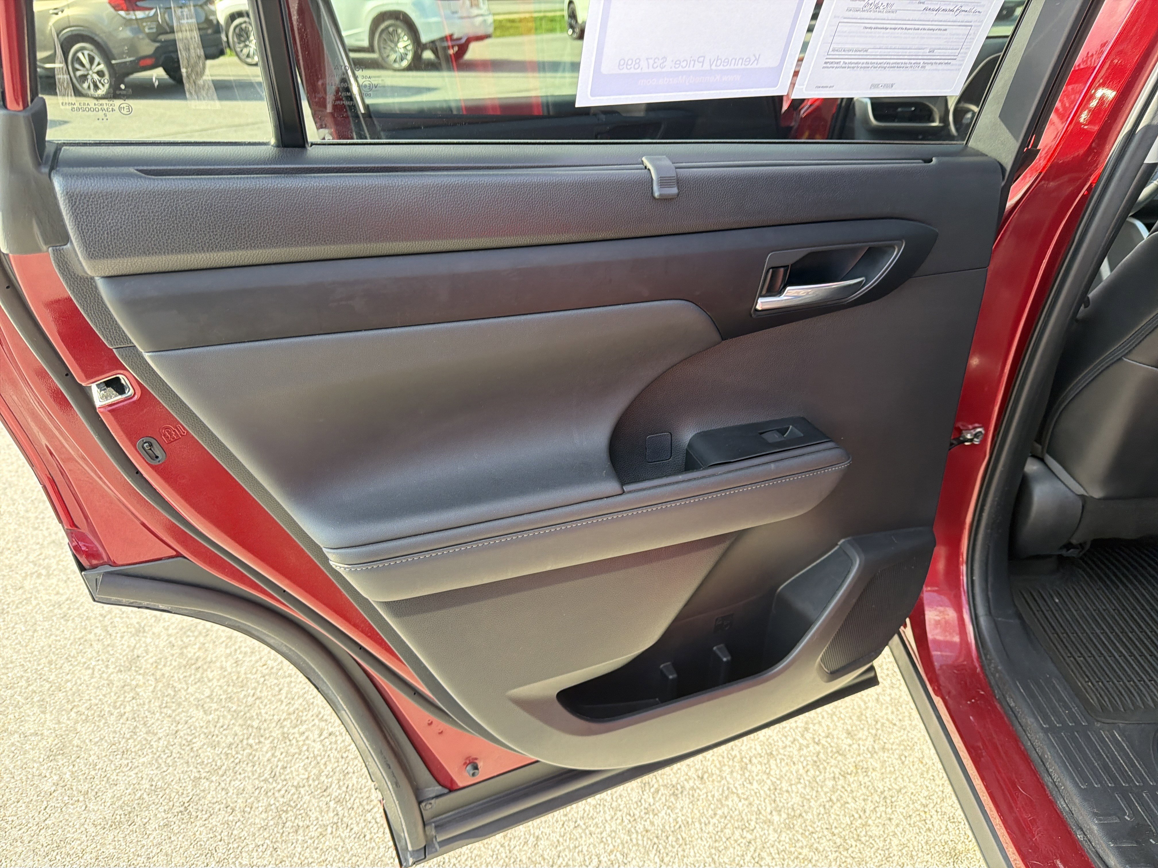 Used 2023 Toyota Highlander XLE AWD/4WD image 55