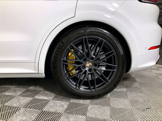 Used 2025 Porsche Cayenne GTS image 28