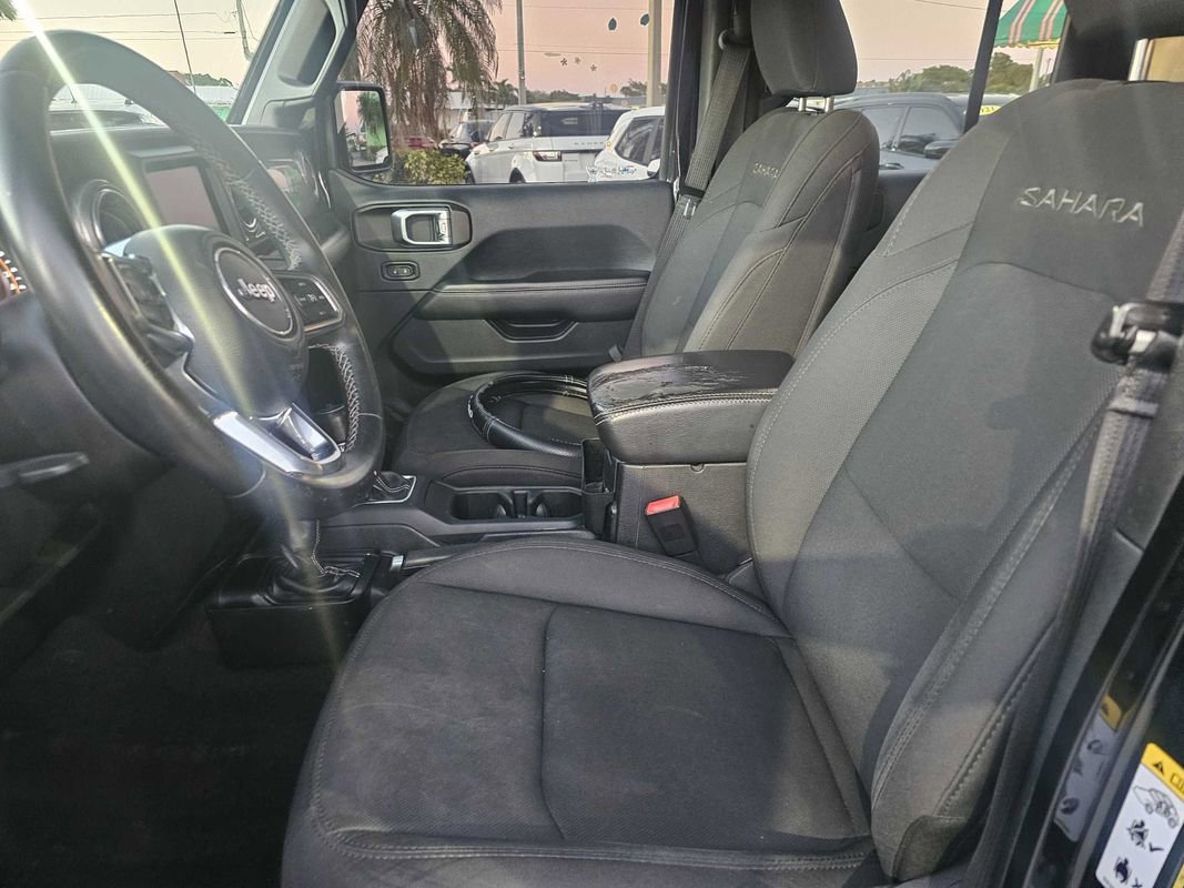 Used 2018 Jeep Wrangler Unlimited Sahara image 7