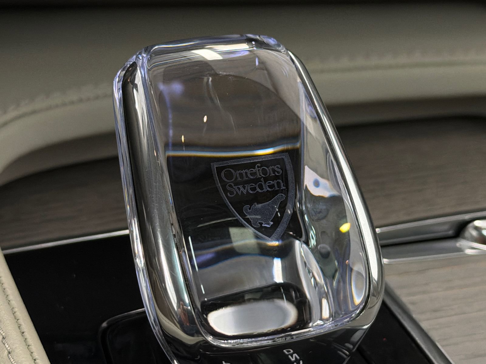 Used 2024 Volvo XC90 T8 Ultimate w/ Lounge Package image 32