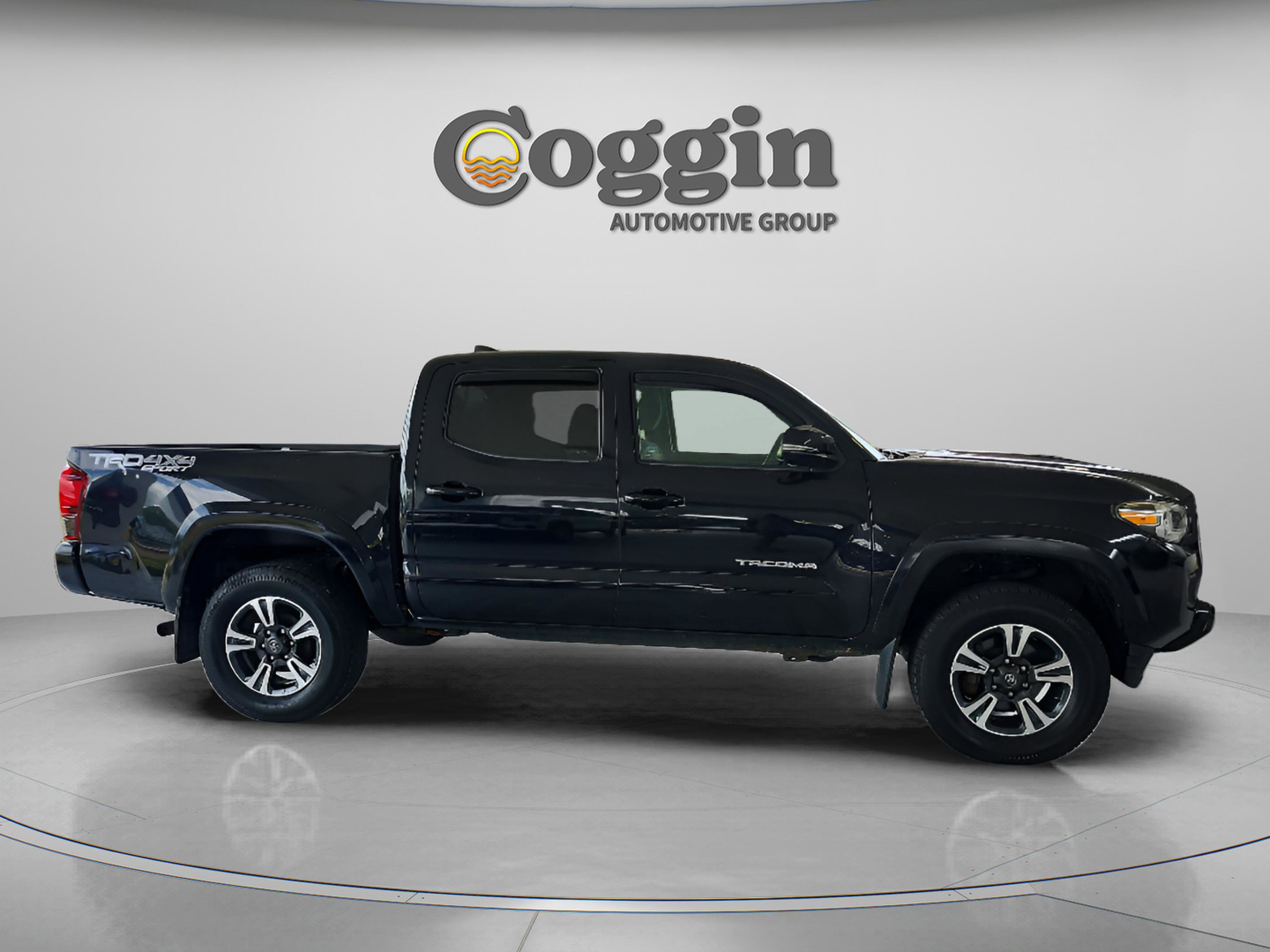 Used 2019 Toyota Tacoma TRD Sport w/ Technology Package AWD/4WD image 6