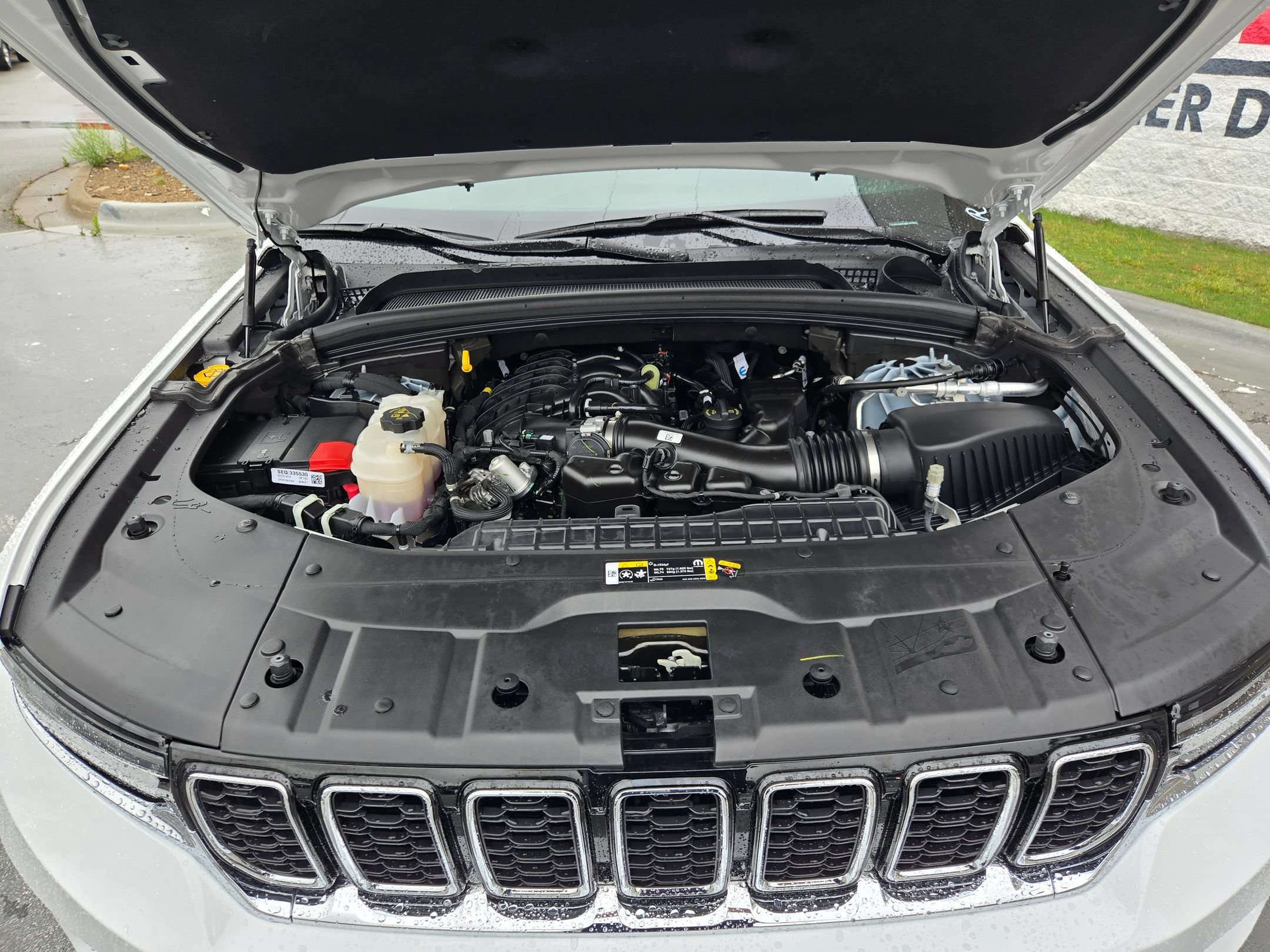 Used 2025 Jeep Grand Cherokee Limited AWD/4WD image 19