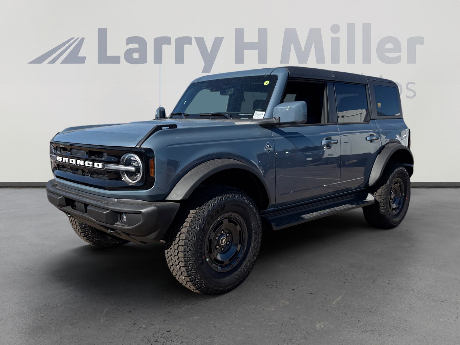 New 2025 Ford Bronco Outer Banks w/ Sasquatch Package image 1