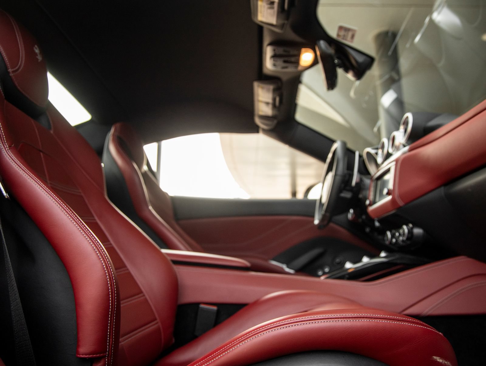 Used 2016 Ferrari California T RWD image 39