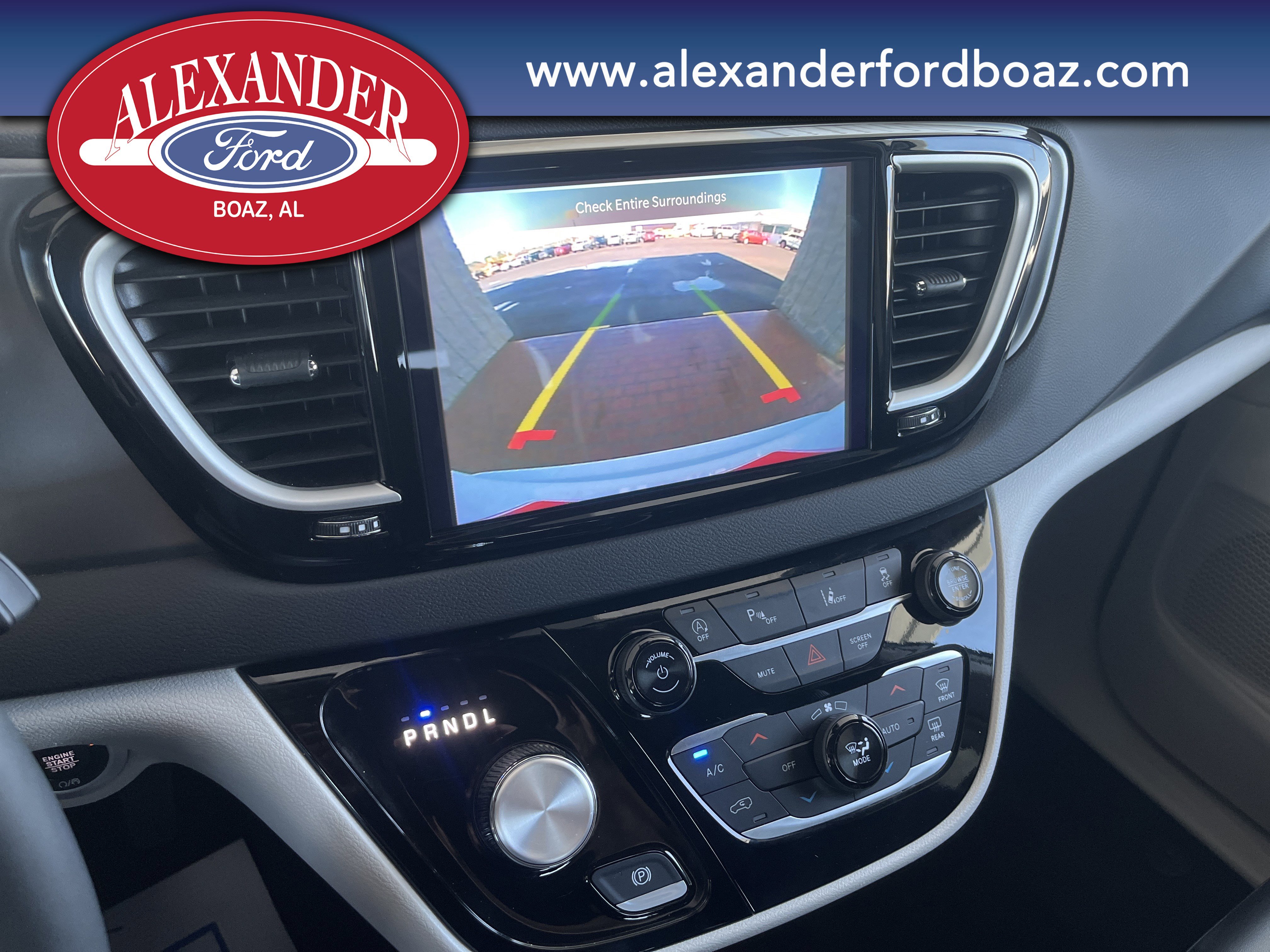 Used 2024 Chrysler Pacifica Touring-L image 22