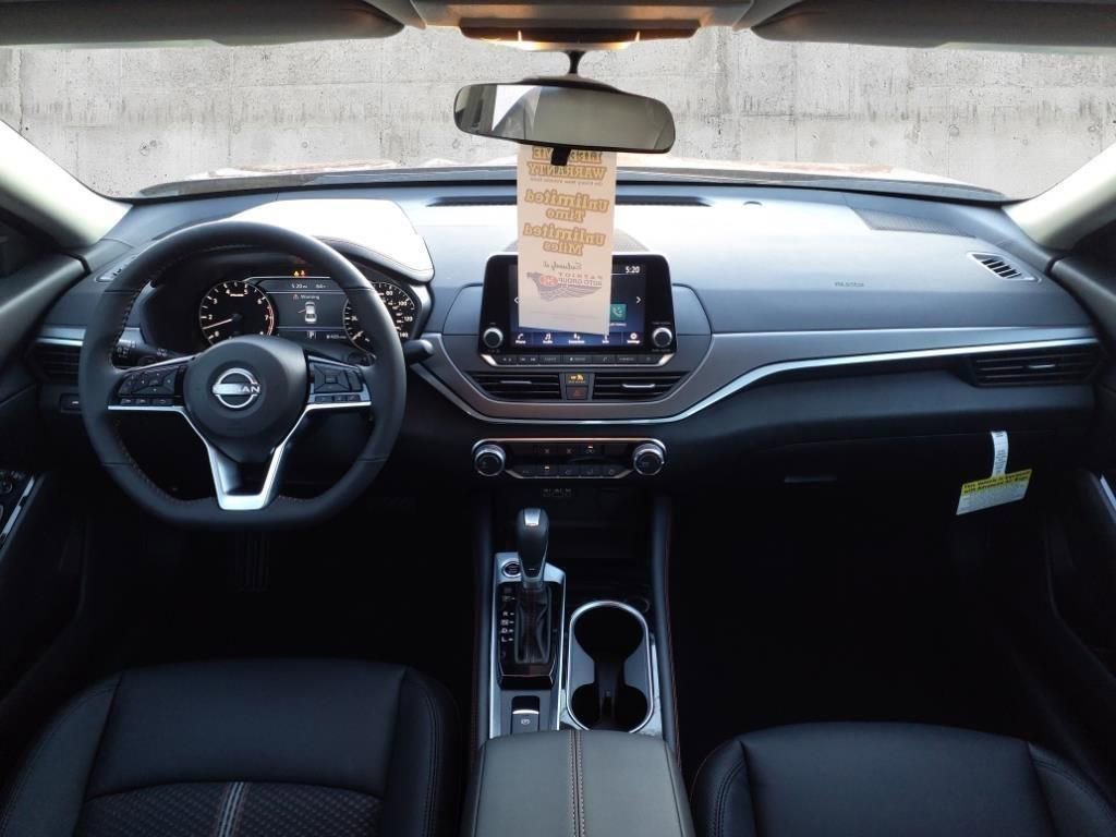 Certified 2025 Nissan Altima 2.5 SR image 12