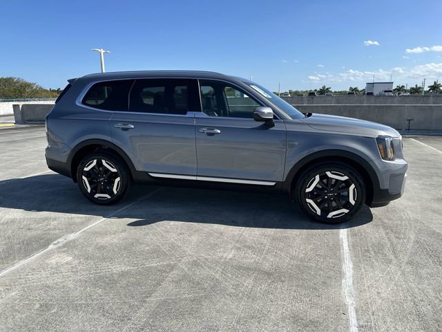 Used 2024 Kia Telluride EX w/ EX Captain's Chair Package image 20