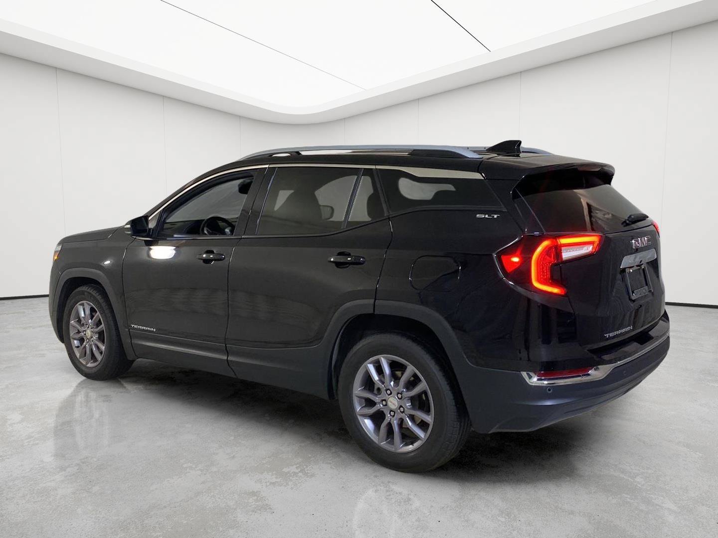 Certified 2023 GMC Terrain SLT w/ LPO, Floor Liner Package FWD image 11