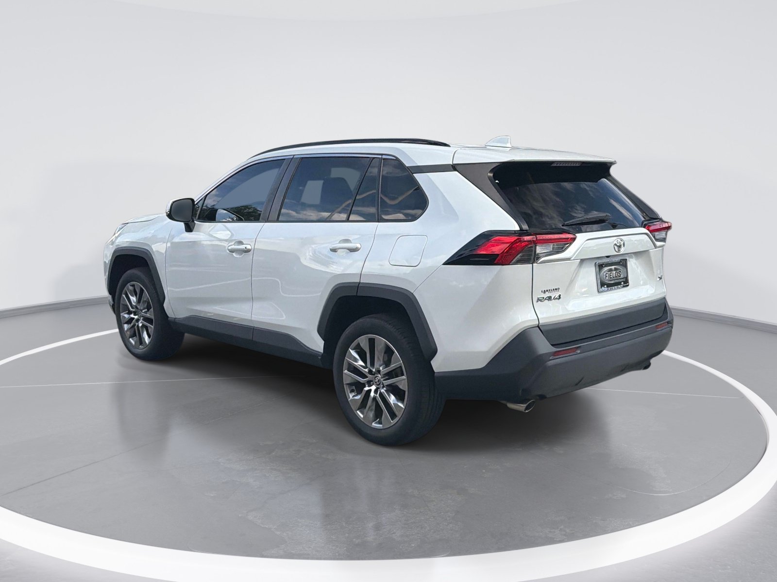 Used 2023 Toyota RAV4 XLE Premium FWD image 5