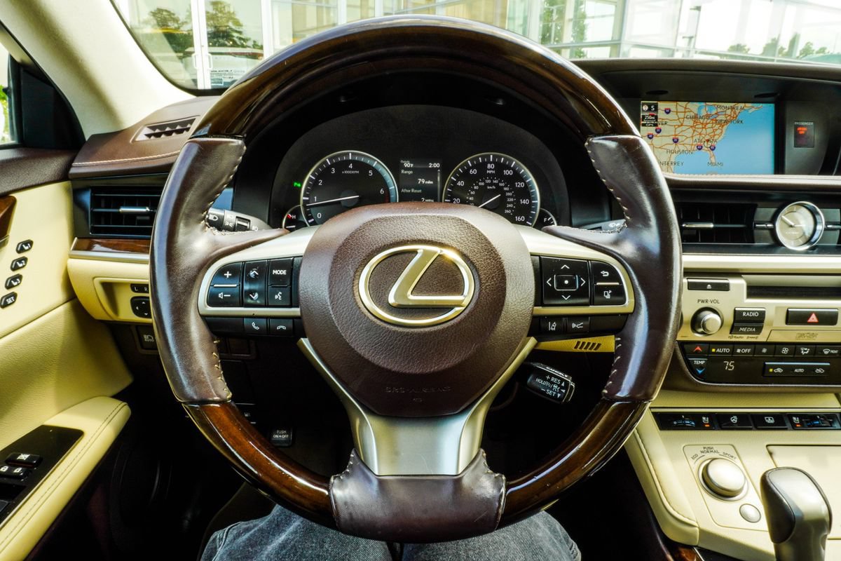 Used 2018 Lexus ES 350 w/ Ultra Luxury Package FWD image 15