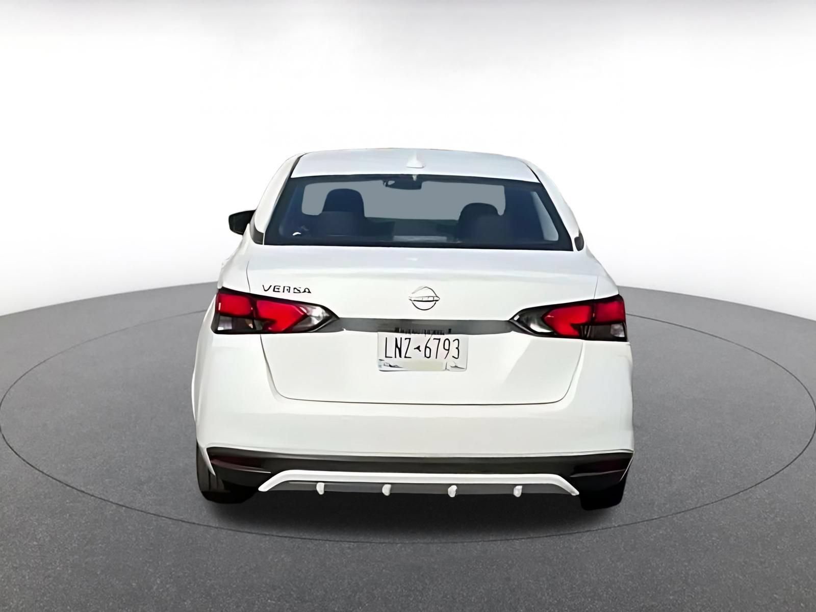 Used 2025 Nissan Versa SV FWD image 10