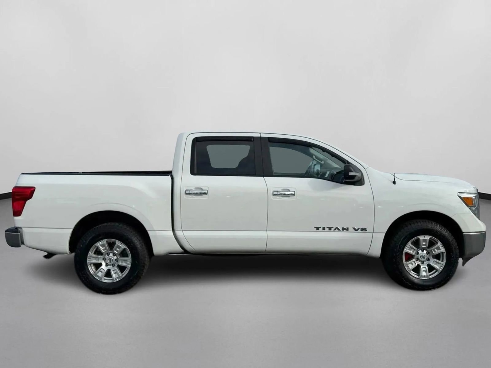 Used 2018 Nissan Titan SV AWD/4WD image 4