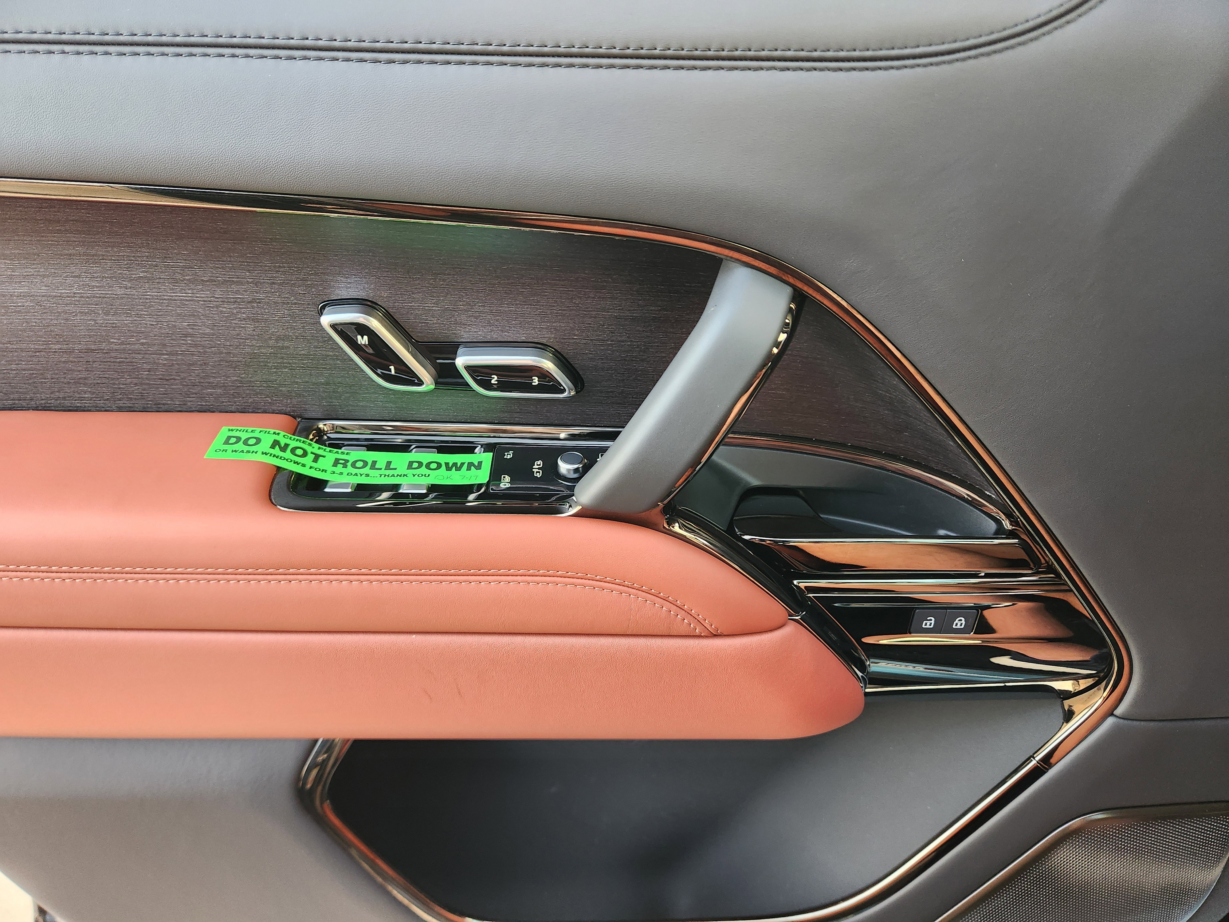 New 2025 Land Rover Range Rover SV image 21