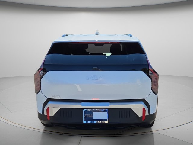 New 2027 Kia EV3 Wind FWD image 4