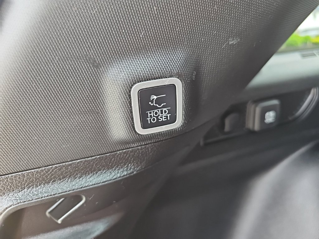 Certified 2025 Jeep Grand Cherokee Altitude AWD/4WD image 23
