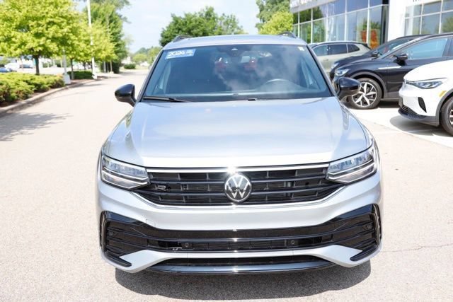 Used 2024 Volkswagen Tiguan SE R-Line w/ MDO Package, Two-Row AWD/4WD image 10