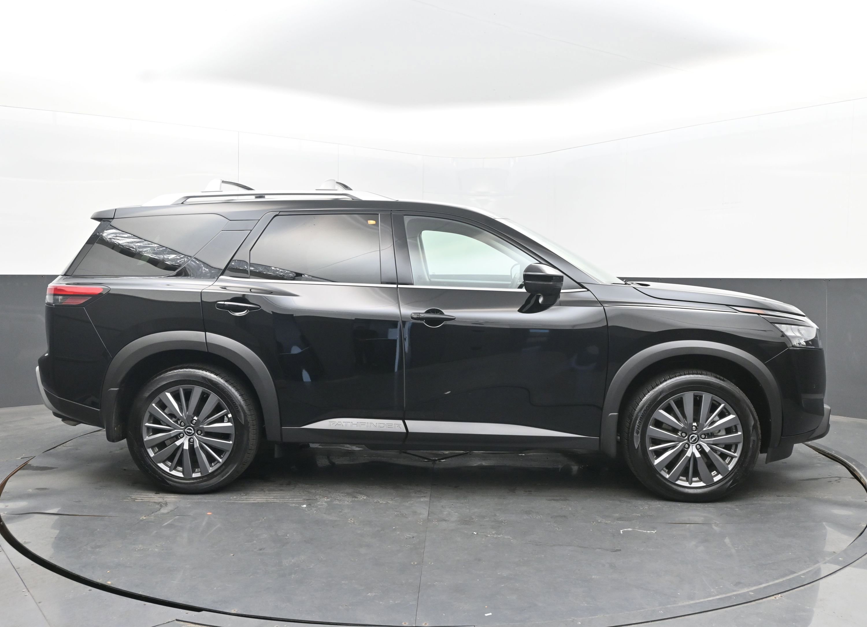 Used 2025 Nissan Pathfinder SL w/ SL Premium Package image 10