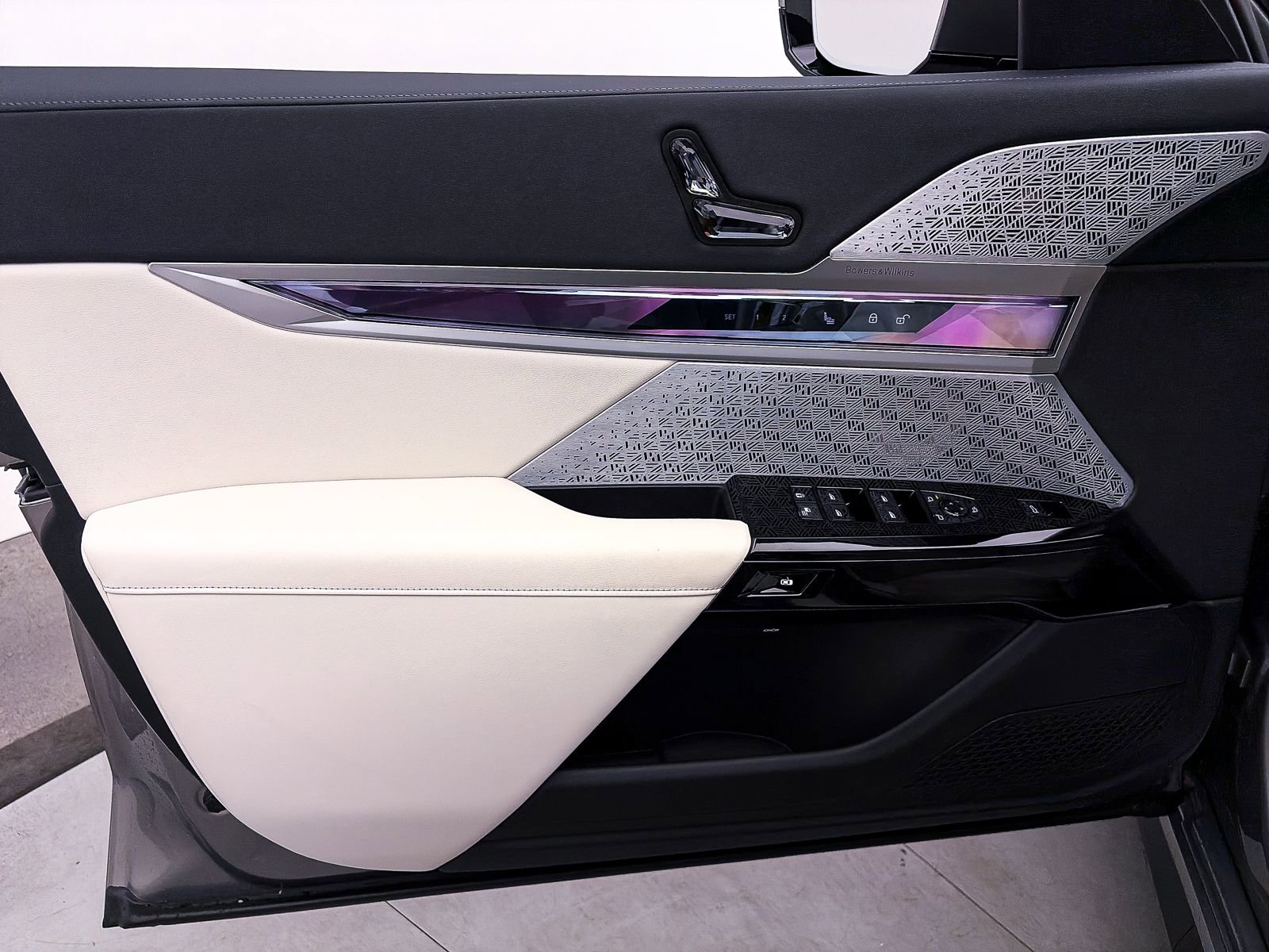 Used 2024 BMW 760i xDrive AWD/4WD image 19