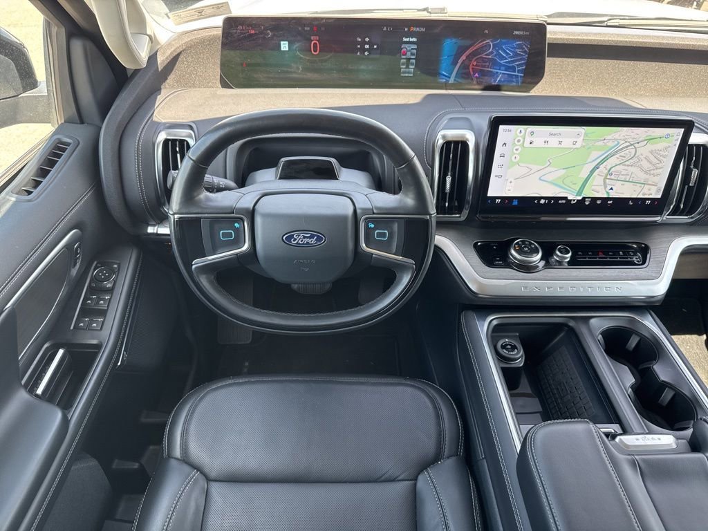 Used 2025 Ford Expedition Platinum AWD/4WD image 5