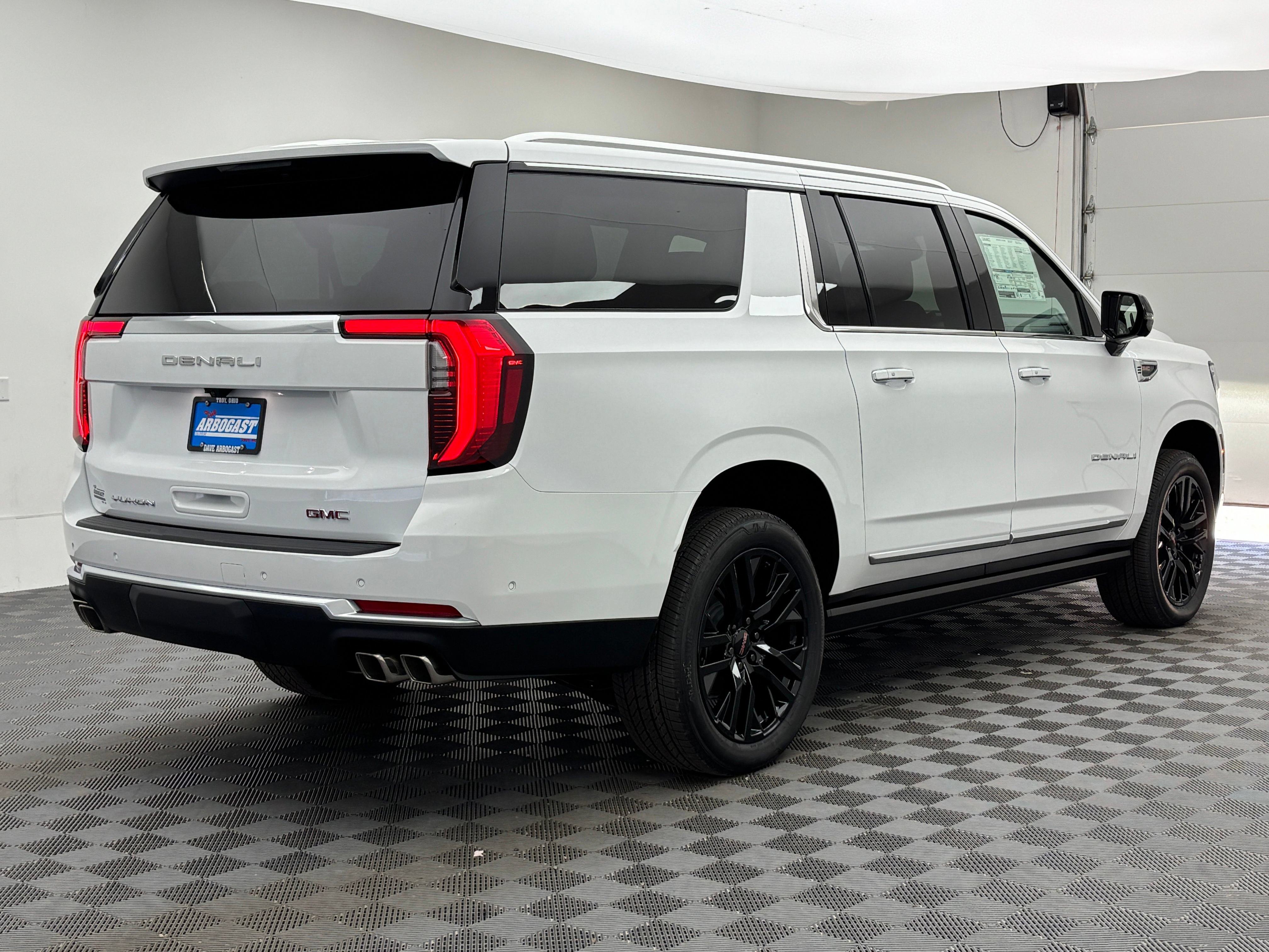 New 2026 GMC Yukon XL Denali w/ Sun & Power Step Package AWD/4WD image 9