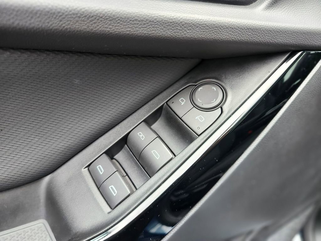 Used 2025 Chevrolet Equinox LT w/ Safety and Technology Package image 15